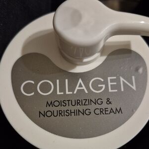 Collagen Moisturizing & Nourishing Cream - White